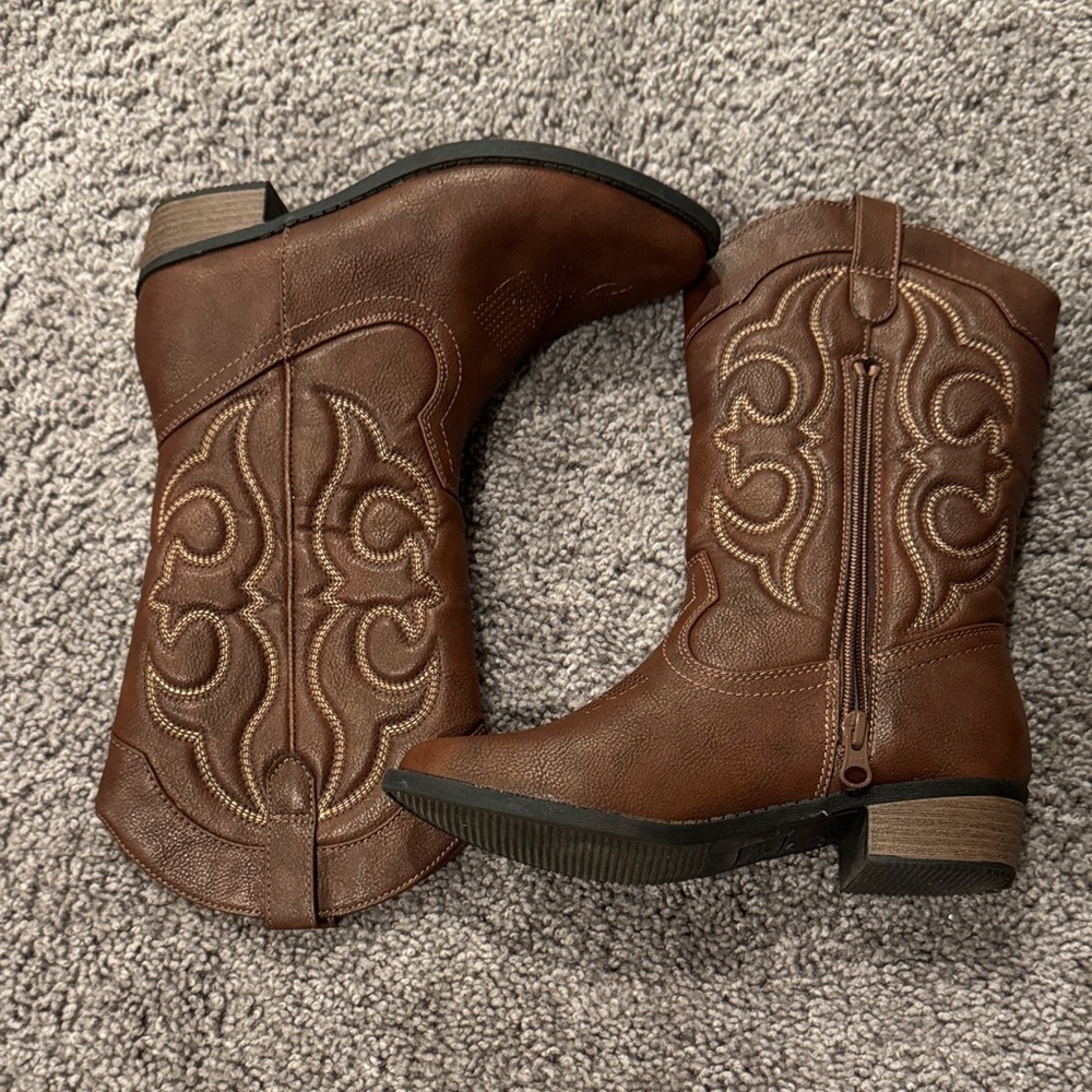 Cat & Jack Black Ribbed Sole Boots